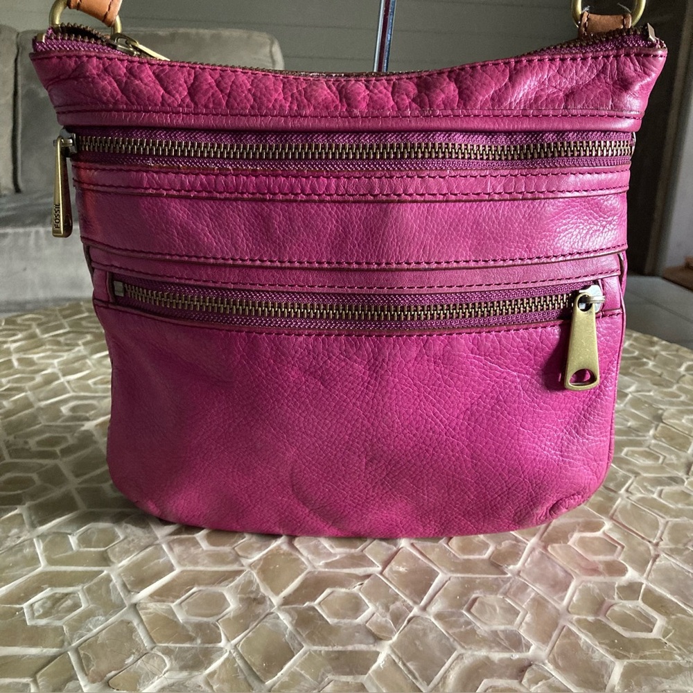 Fossil ‘Explorer’ cow-hide leather crossbody in ‘fuchsia’ - Picture 14 of 15